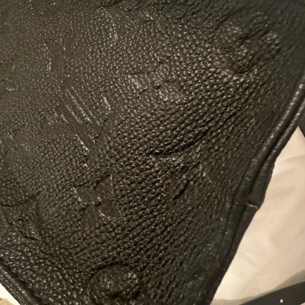 Authentic Louis Vuitton Monogram Empreinte onyx bag.  Gently used for one month🩷 - Picture 13 of 16